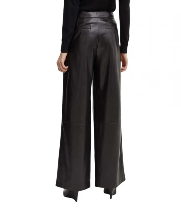 Брюки Boss Pleat-Front Slim-Fit Trousers In Faux Leather 1