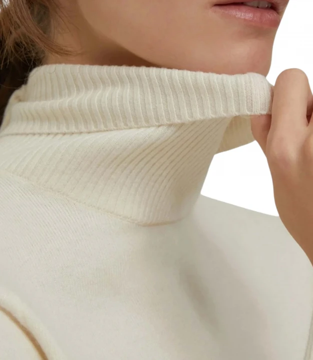 01: Sweater Collana 4